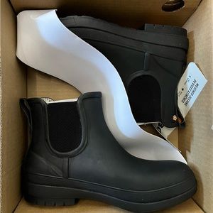 BOGS Amanda II Chelsea style boot Snow/Plush Linking, Women’s size 7, Black